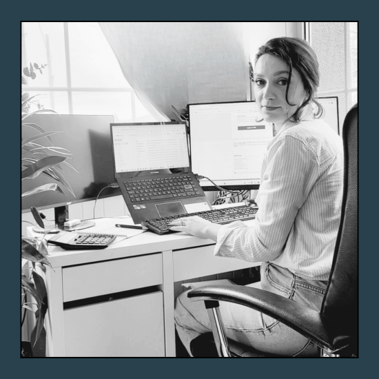 Image of The Bookkeeping Lady working at her desk - Local Bookkeeping Services Ireland